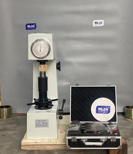 Máy đo độ cứng kim loại bằng phương pháp Rockwell